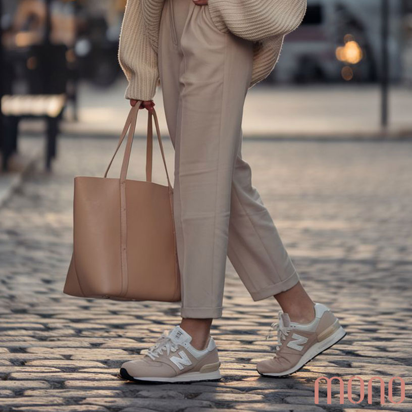 استایل نیمه رسمی با کتونی کرم و شلوار پارچهای